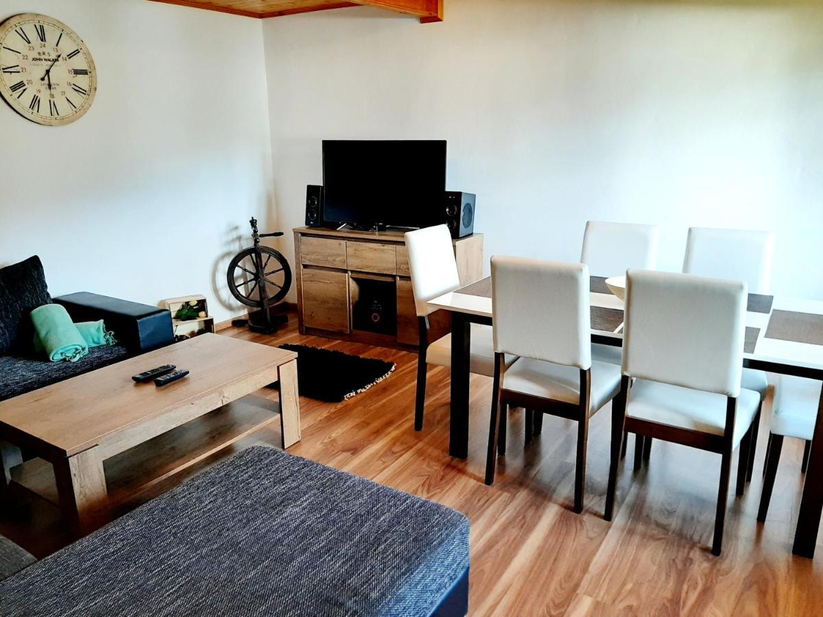 Viktoria- Neakceptujeme Mlade Partie Villa Terchová Exteriör bild